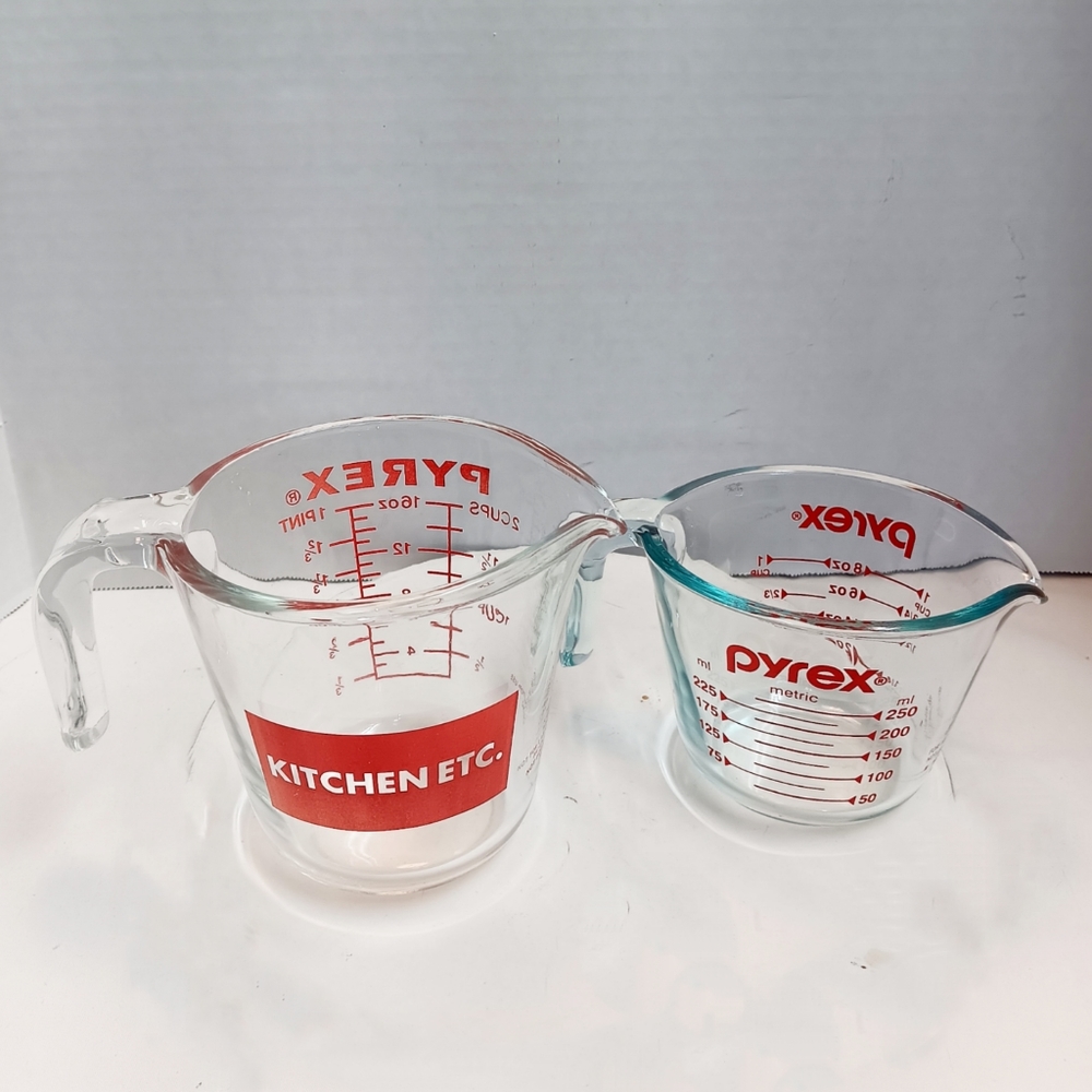 PYREX MEASURING CUPS SET OF 2 (1 & 2 CUP)